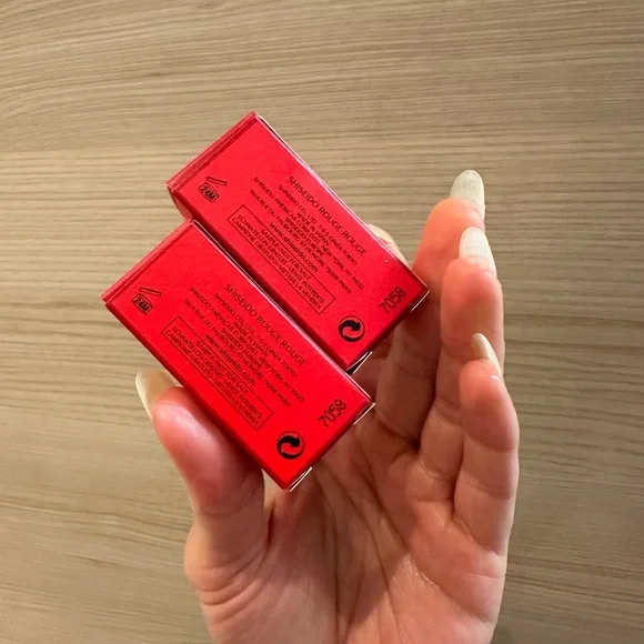 Shiseido Rouge Rouge in Desert Quartz - Picture 3 of 3